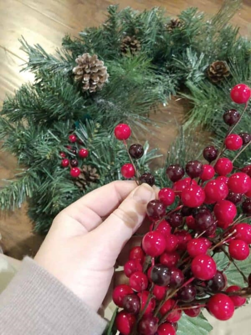 greenery cranberries advent wreath ideas