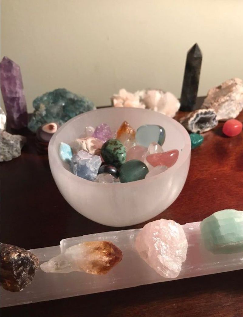 how to cleanse crystals using selenite bowl and a big selenite wand