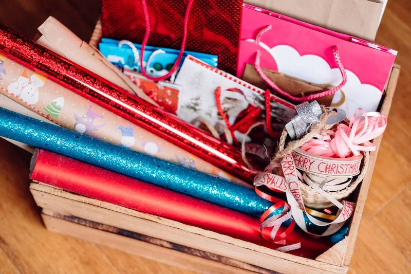 how to make cute gift bags using wrapping paper with different designs