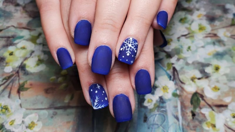 Icy blue Christmas nail designs you have to try - archziner.com