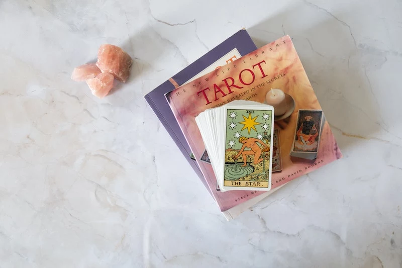 physical and online tarot card reading to predict love life