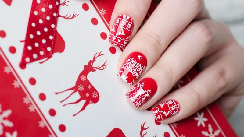 red and white simple christmas nails decorations