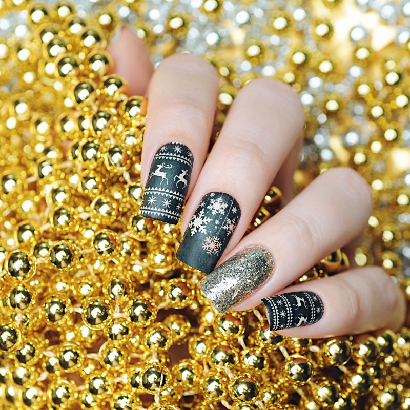 silver and black christmas nail designs