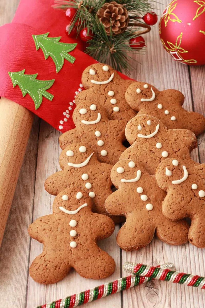 simple decorating gingerbread cookies with icing