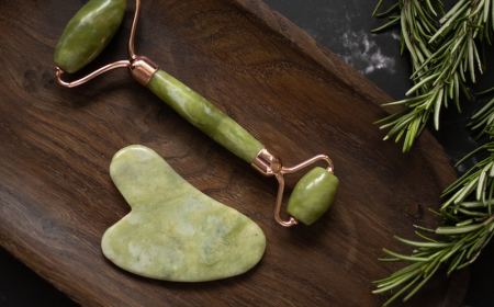 How to Use a Gua Sha for Firmer & Glowier Skin