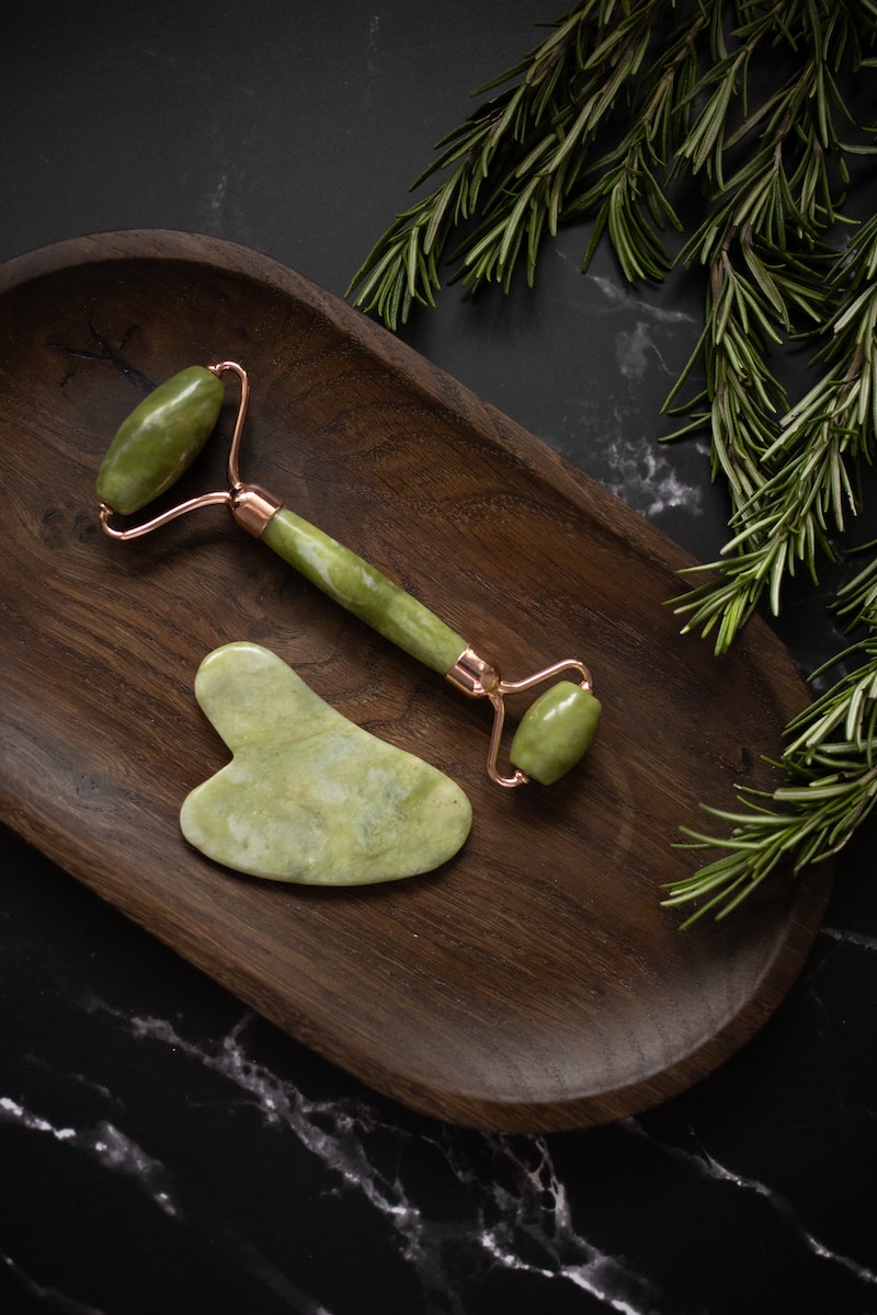 what are the benefits of using a jade gua sha