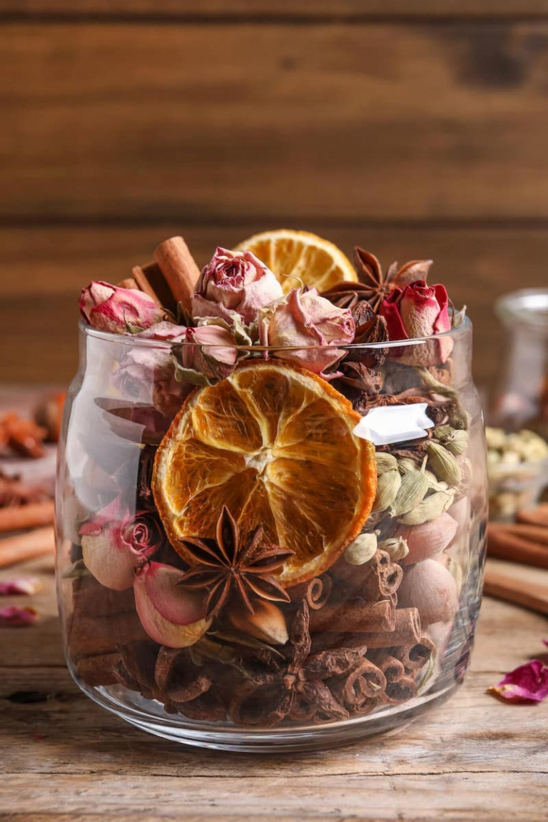 How to make potpourri for Christmas + 3 aromatic recipes