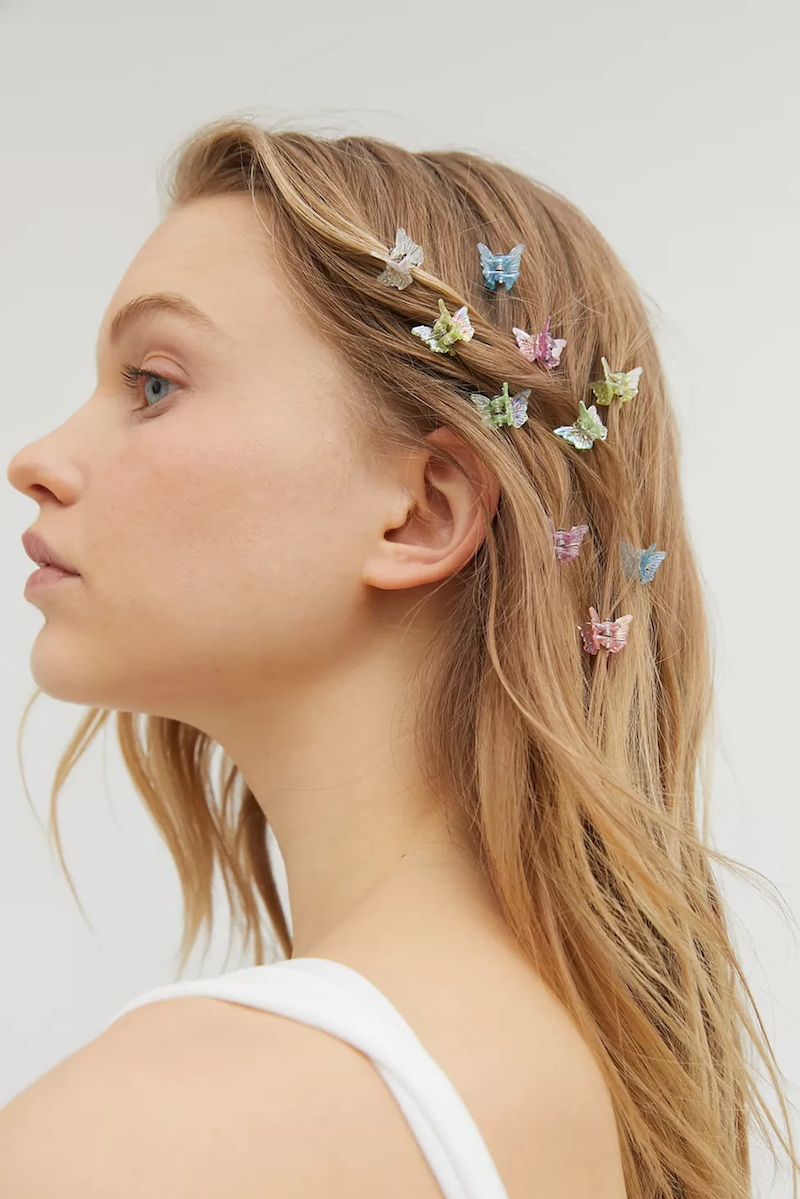 cute high school outfits buuterfly clips in hair