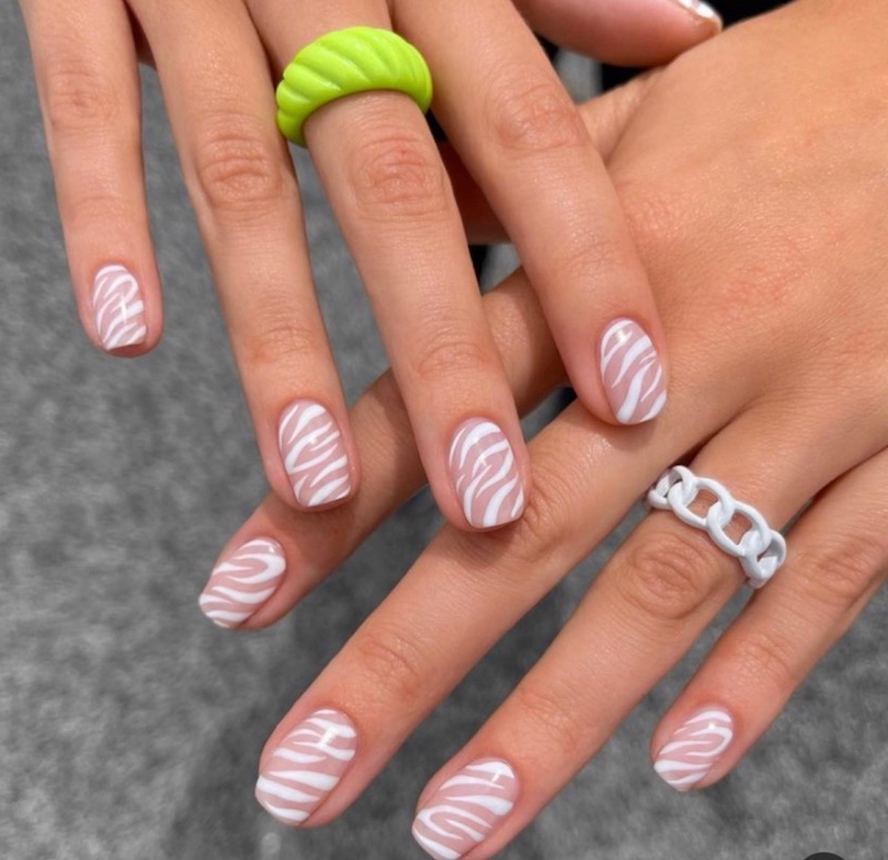 fingernail designs zebra print nails with green rings