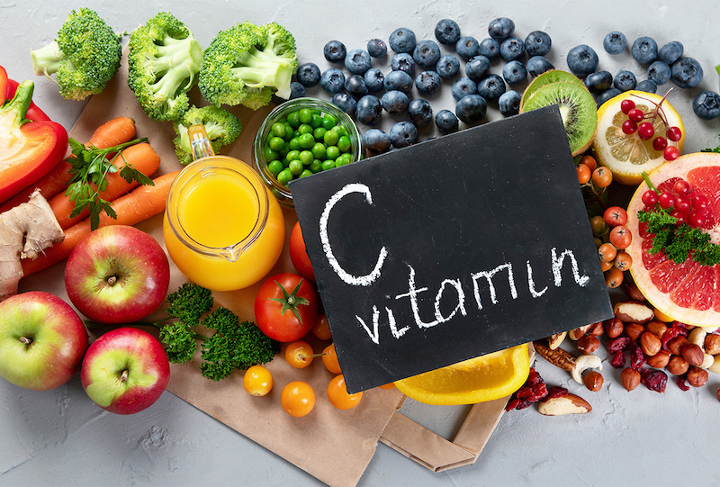 foods to help you meet the recommended vitamin c intake feat