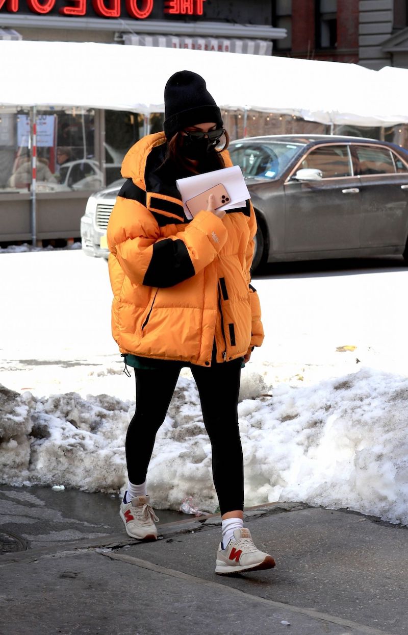 how do new yorkers dress emily ratajkowska winter fashion