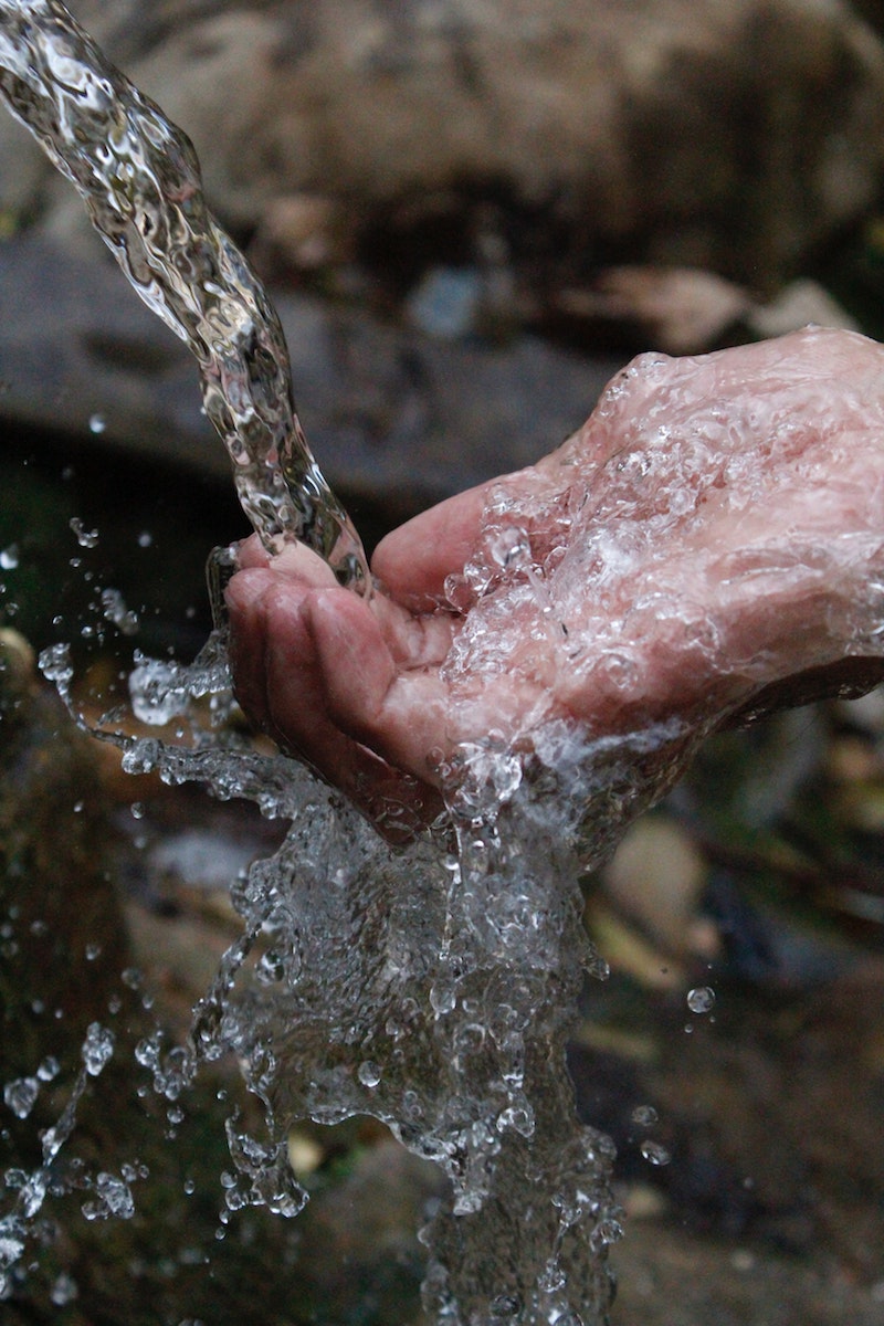 how to clean hawley retainers water with hand