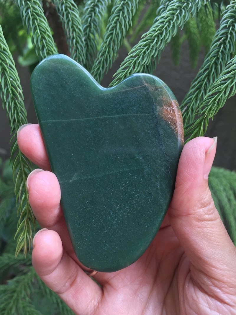 how to clean jade gua sha with water and use for facial massaging