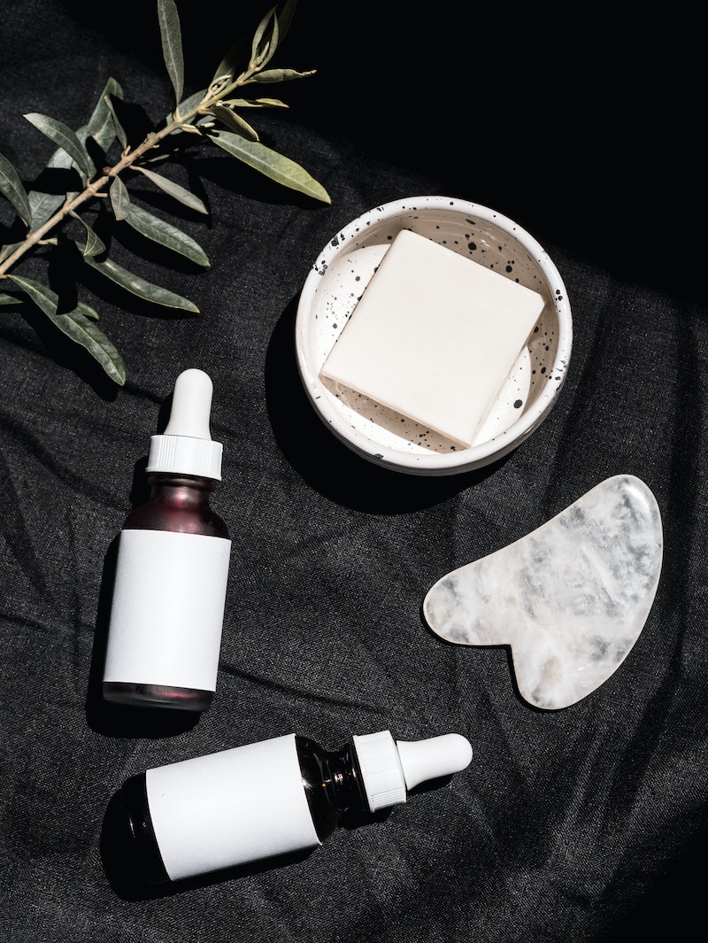 is tretinoin a retinol diffent bottles of serum and a gua sha