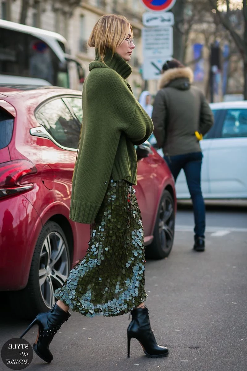 nyc winter fashion woman with chunky sweater