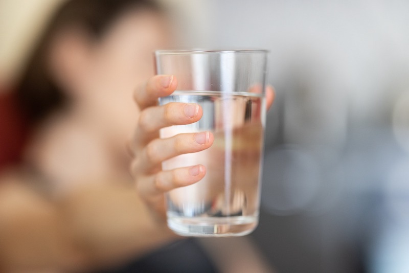 alcohol hiccups glass of water