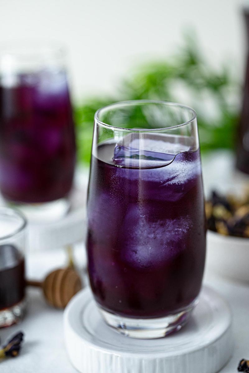 blue pea tea from dried butterfly pea flower