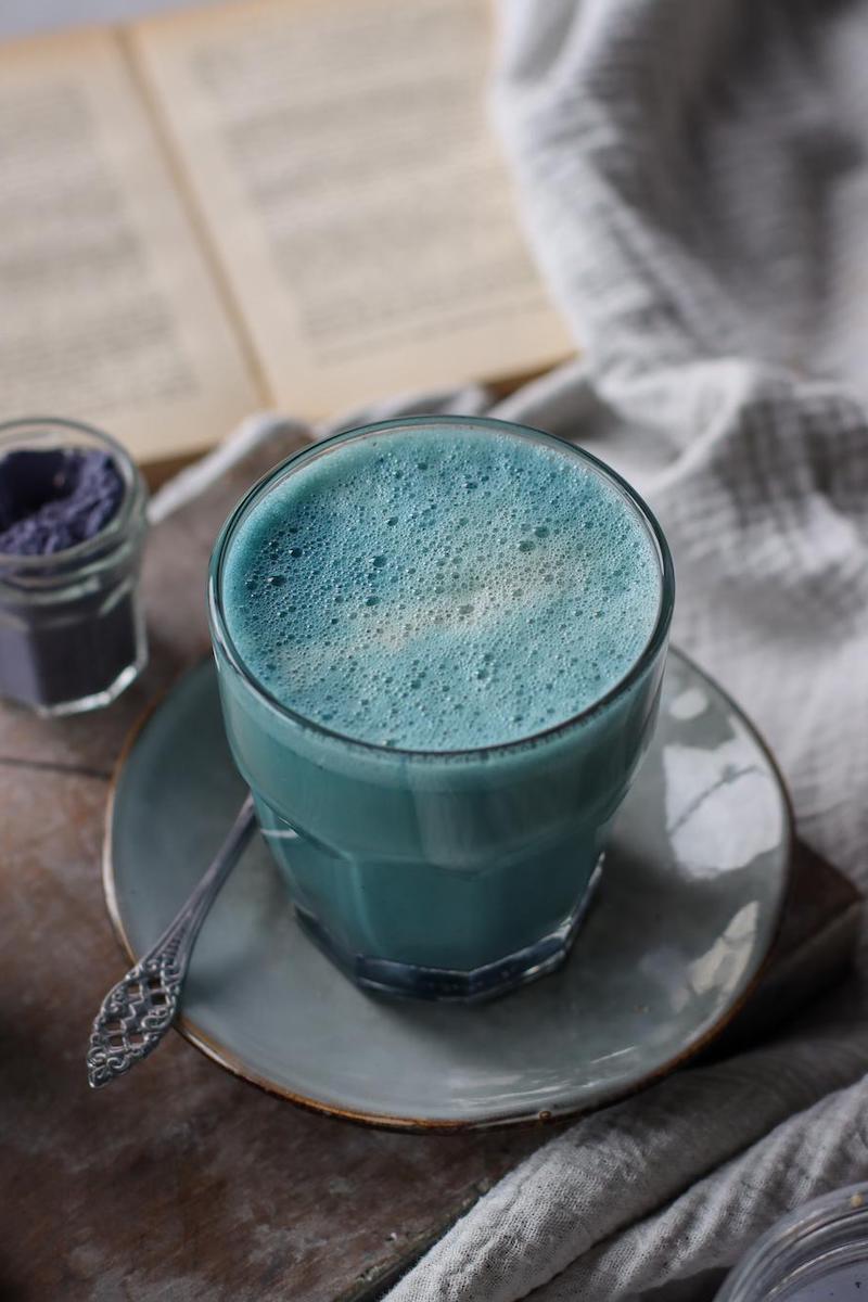 butterfly pea tea aromatic latte