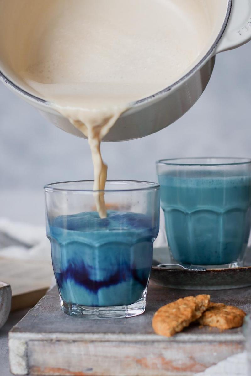 butterfly pea tea latte adding milk