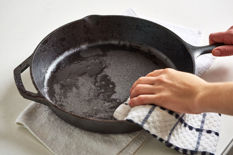 Ultimate Guide How To Clean a Cast Iron Skillet