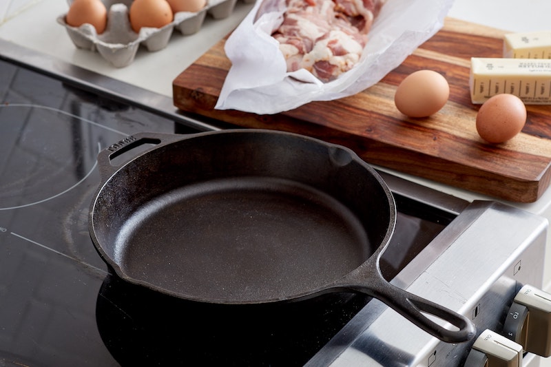 how to reseason cast iron skillet on stove