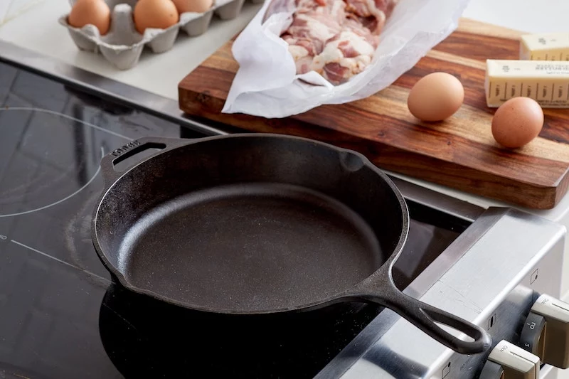 how to reseason cast iron skillet on stove