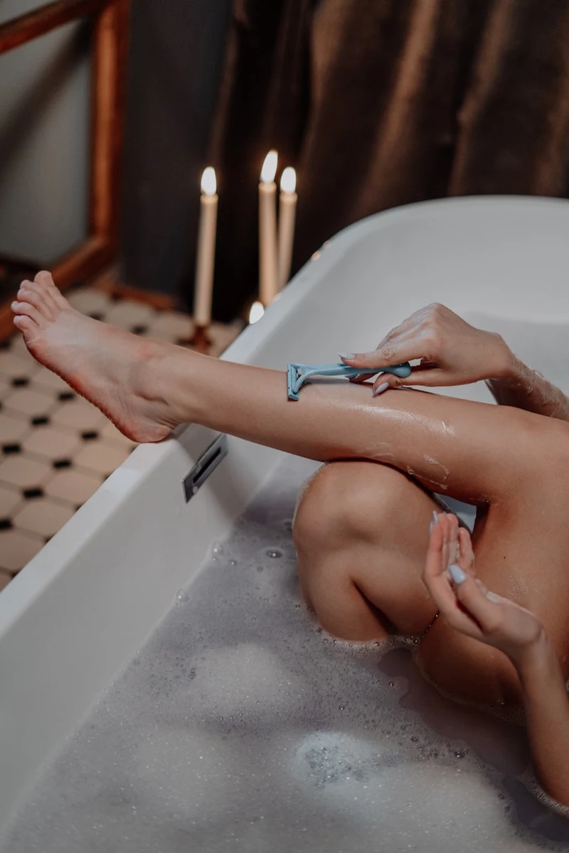 how to soothe razor burn woman in bath shaving