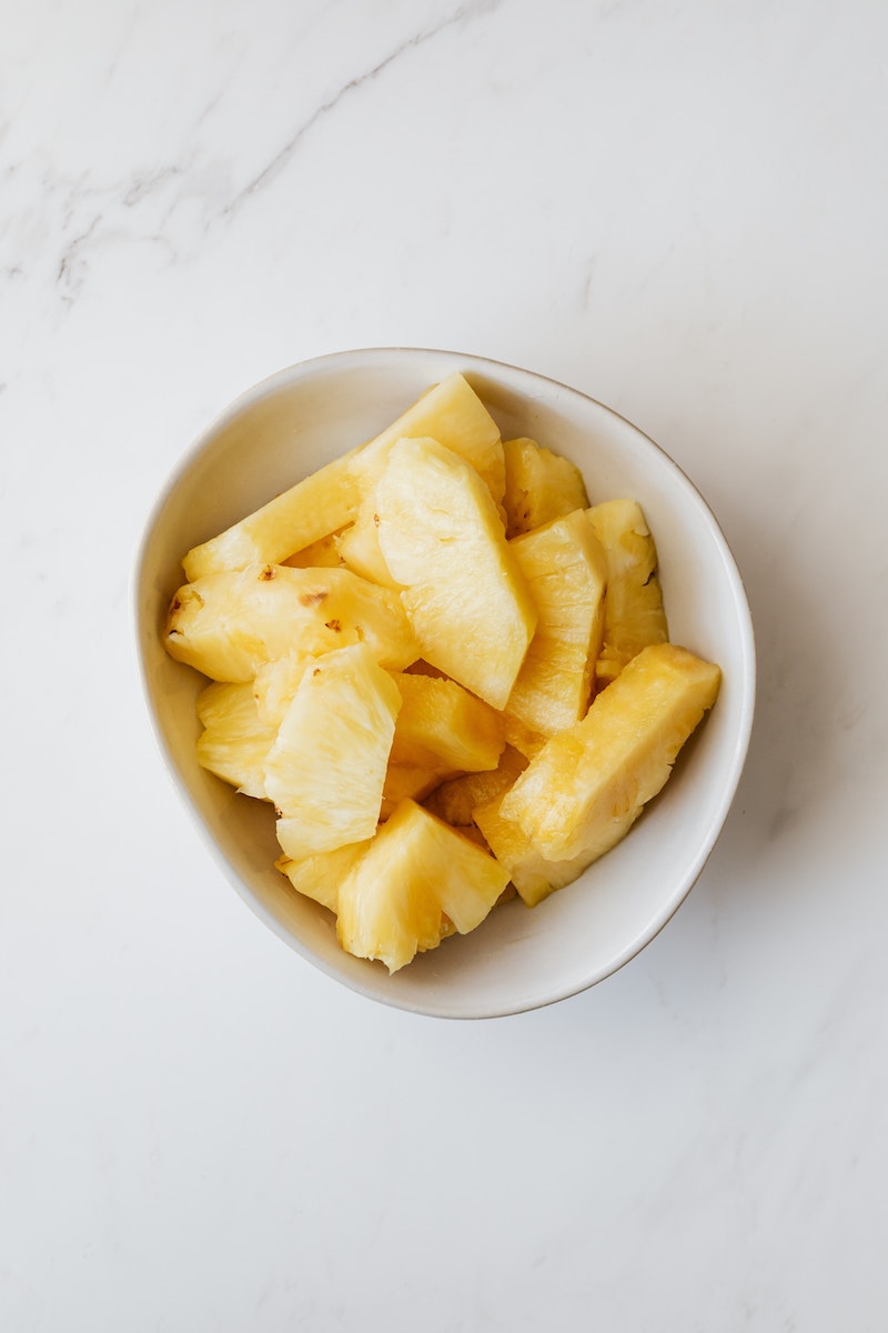 pineapple nutrition sliced pineapple in a bowl