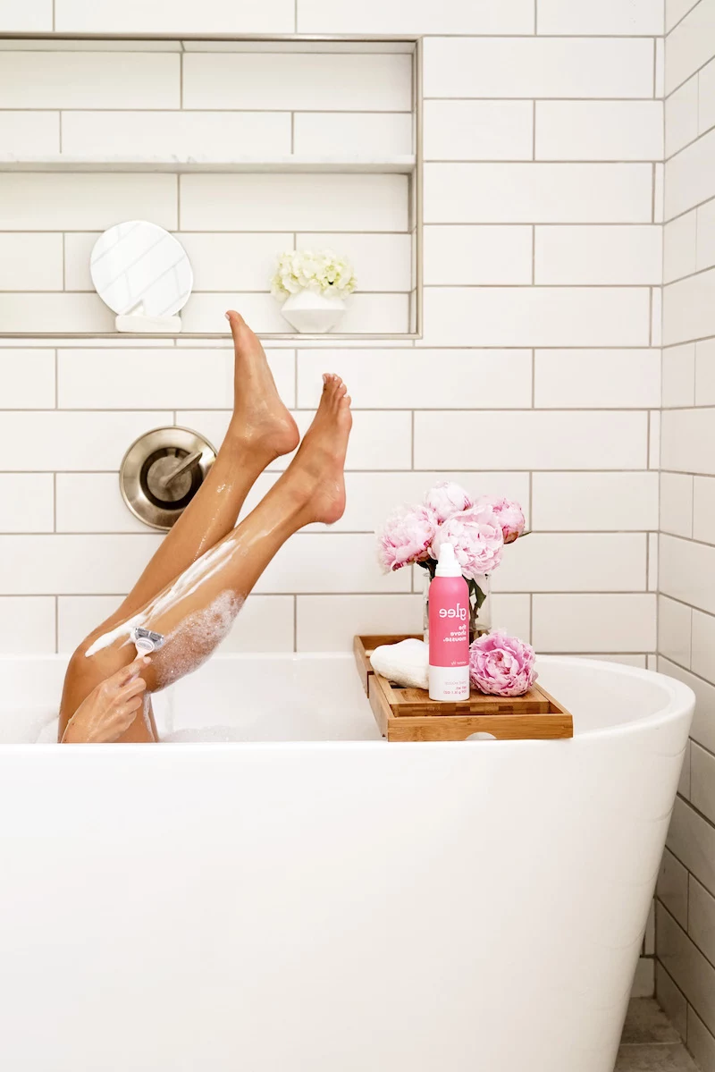 razor bumps woman in bath shaving