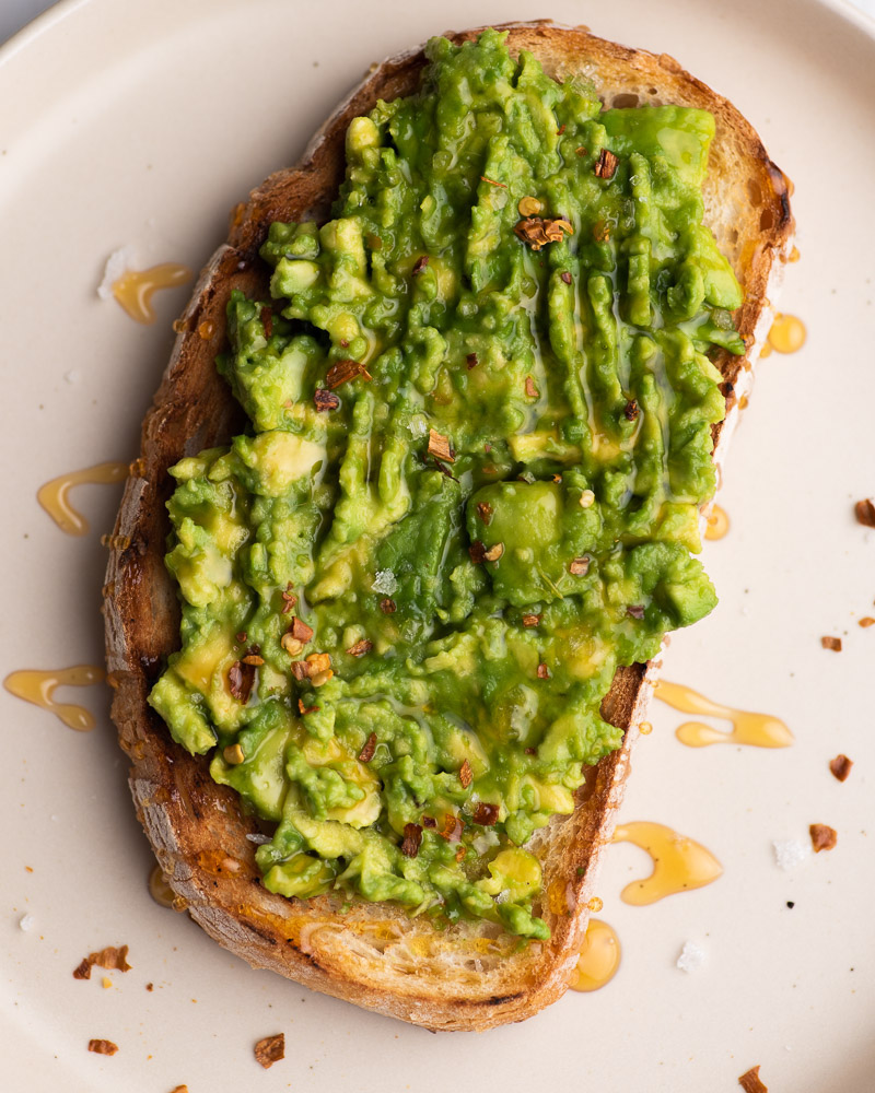 24 kylie jenner avocado toast toasted bread
