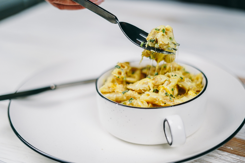 a fork of mac and cheese