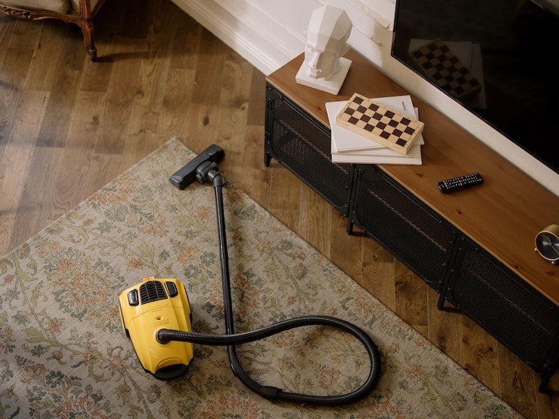bed bugs treatment yellow vaccum