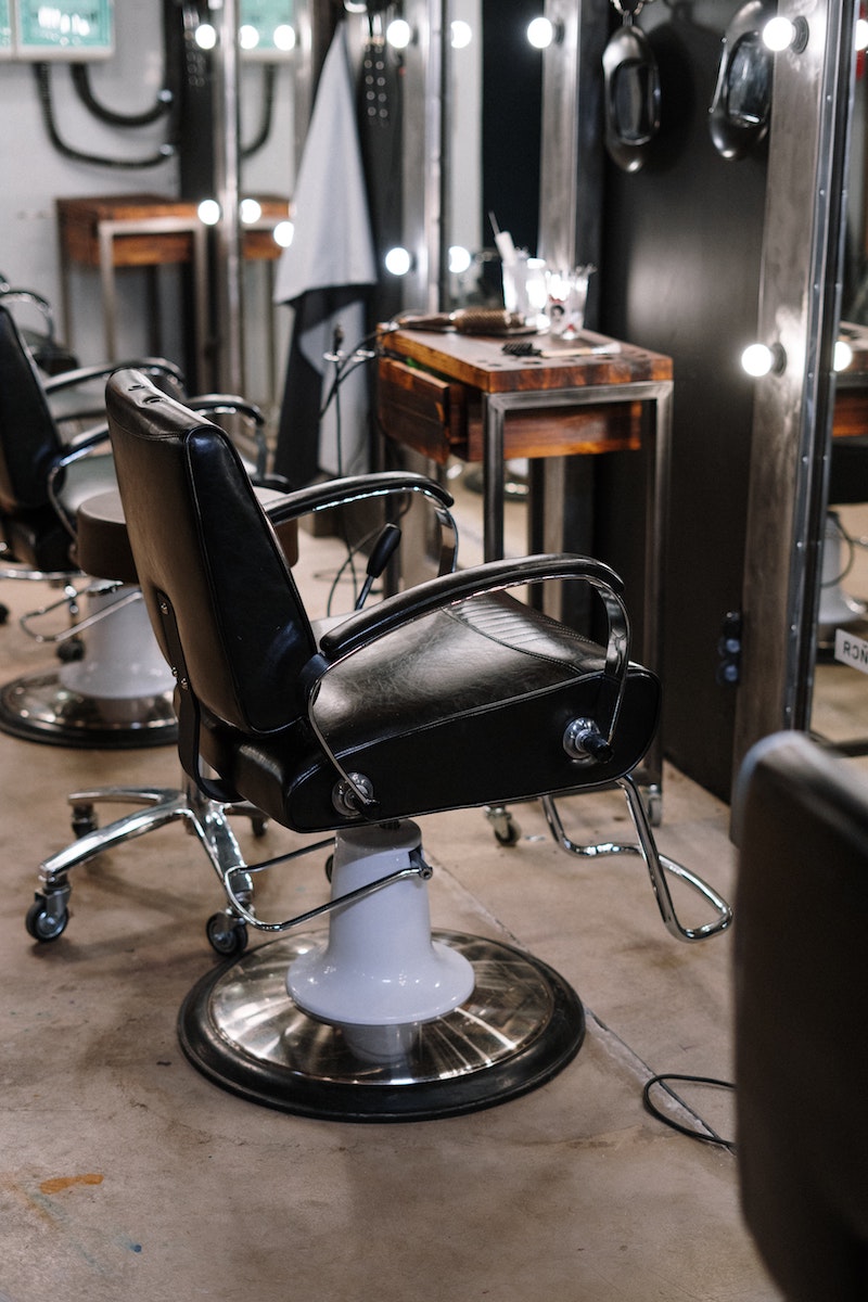 mens hairstyles salon chair