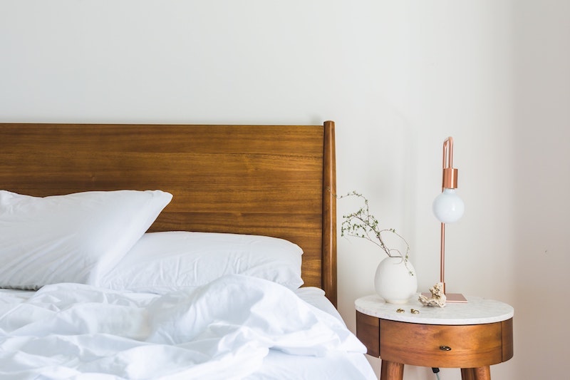what do bed bugs look like messy bed with white sheets