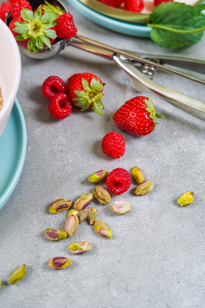a handful of pistachios and stawberries
