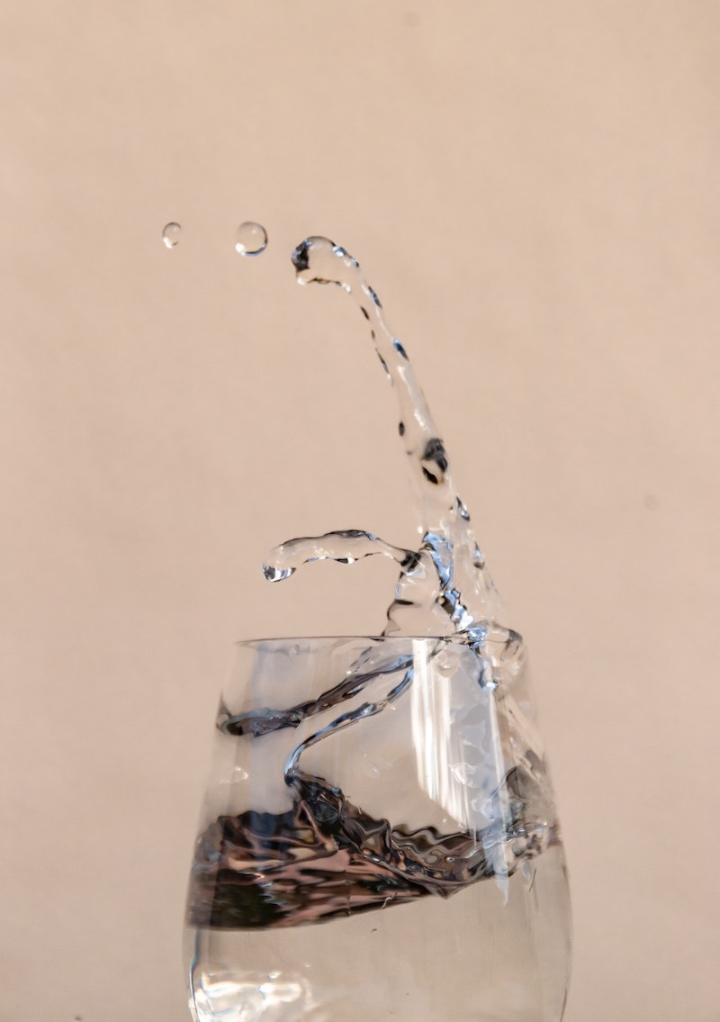 water splash in glass of water