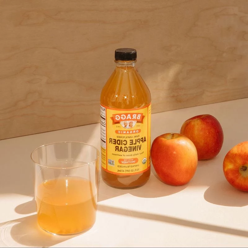 acid reflux symptoms apple cider vinegar next to apples