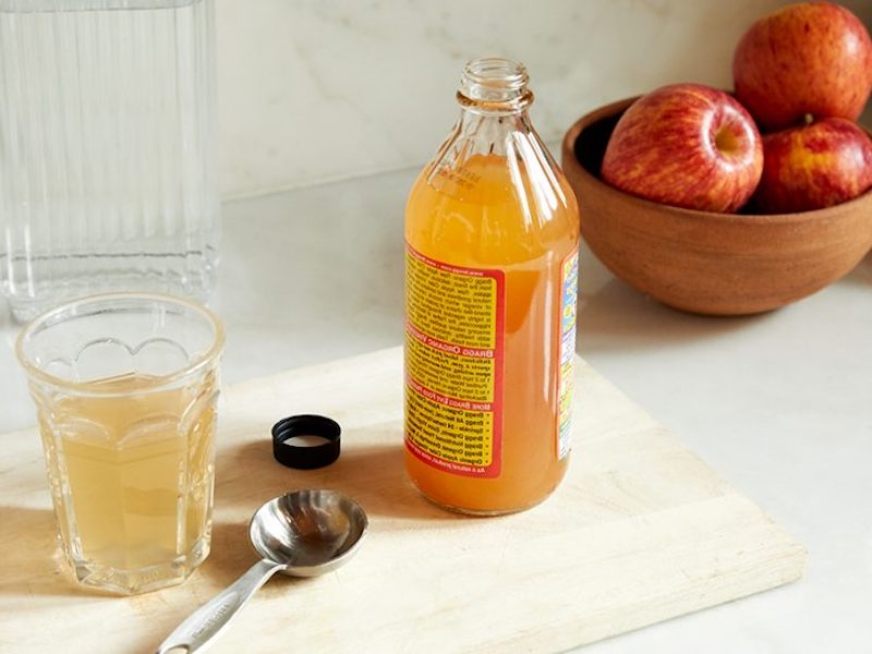 apple cider vinegar in spoon bottle and spoon