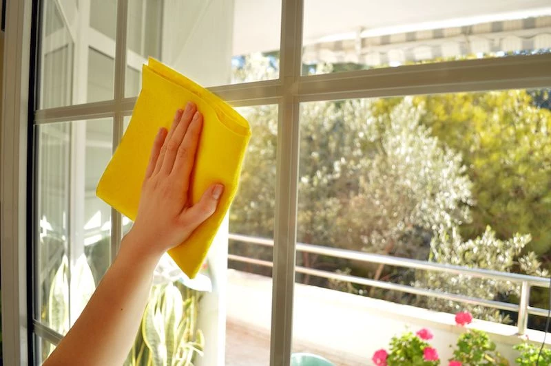 best way to wash windows yellow microfiber cloth