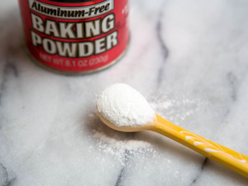 cleaning burnt pots baking powser in a spoon