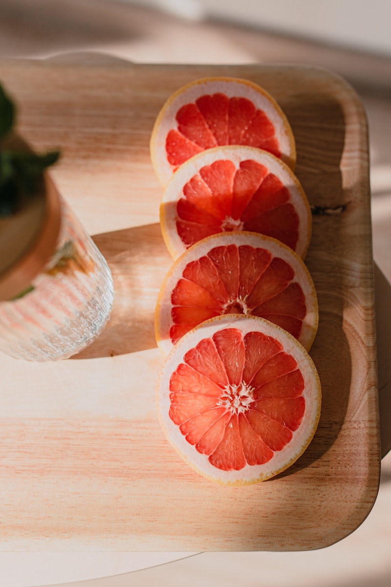 guaranteed weight loss grapefruit slices on a wooden board