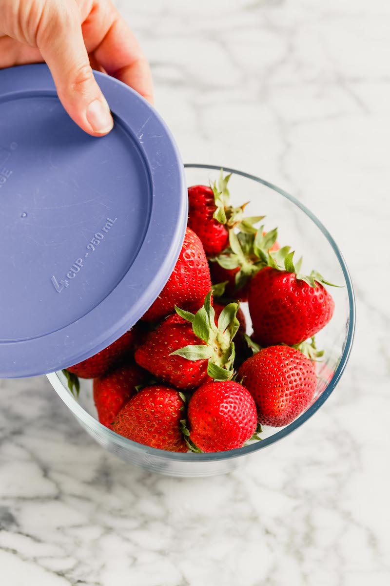 how to clean strawberries and keep them fresh