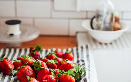How to clean and store strawberries to keep them fresh & aromatic