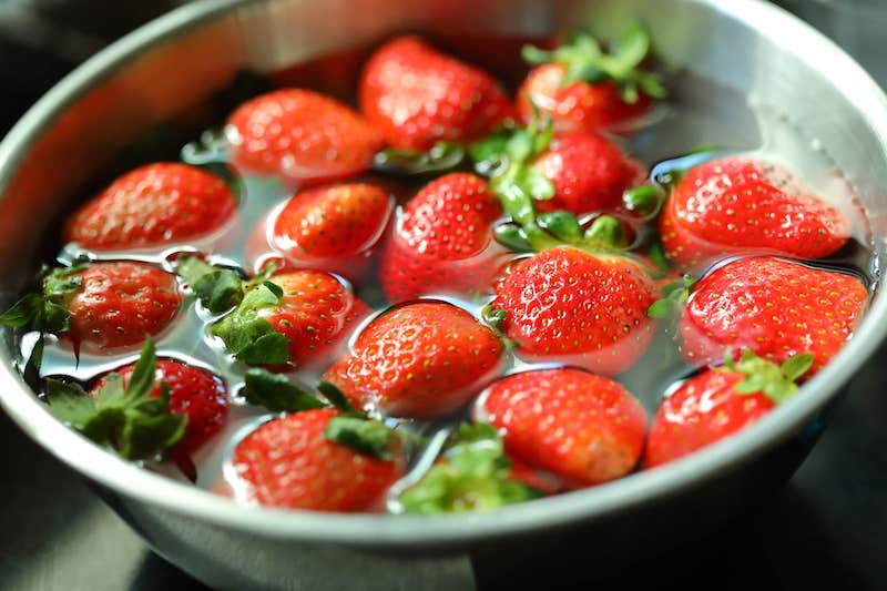 How to clean and store strawberries to keep them fresh & aromatic