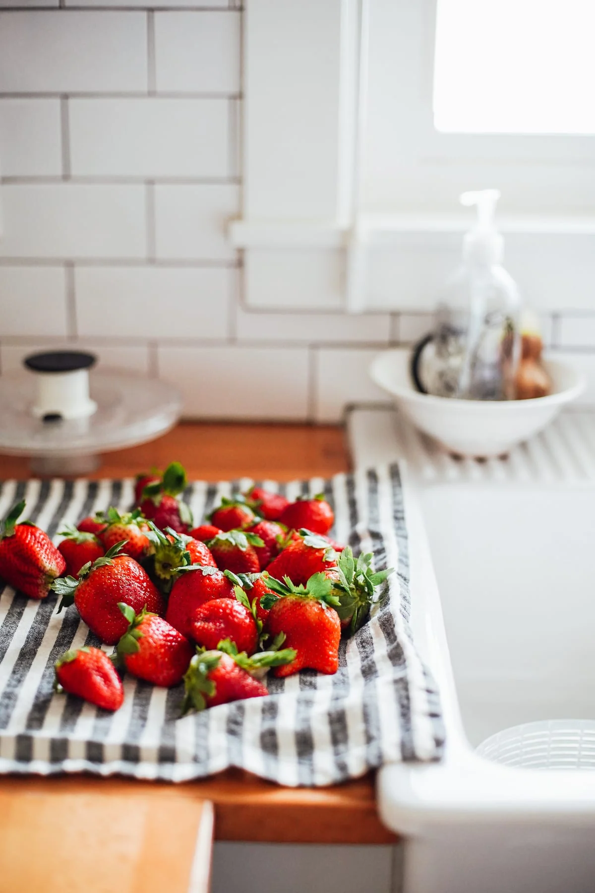 how to clean strawberries with salt