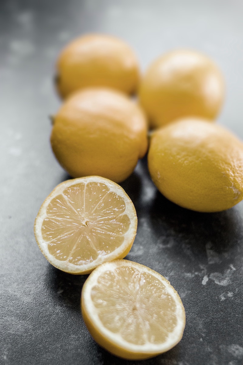 how to get rid of dry scalp lemons and sliced lemons