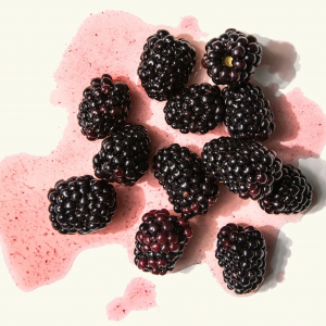 How to wash and store blackberries to keep them juicy & fresh