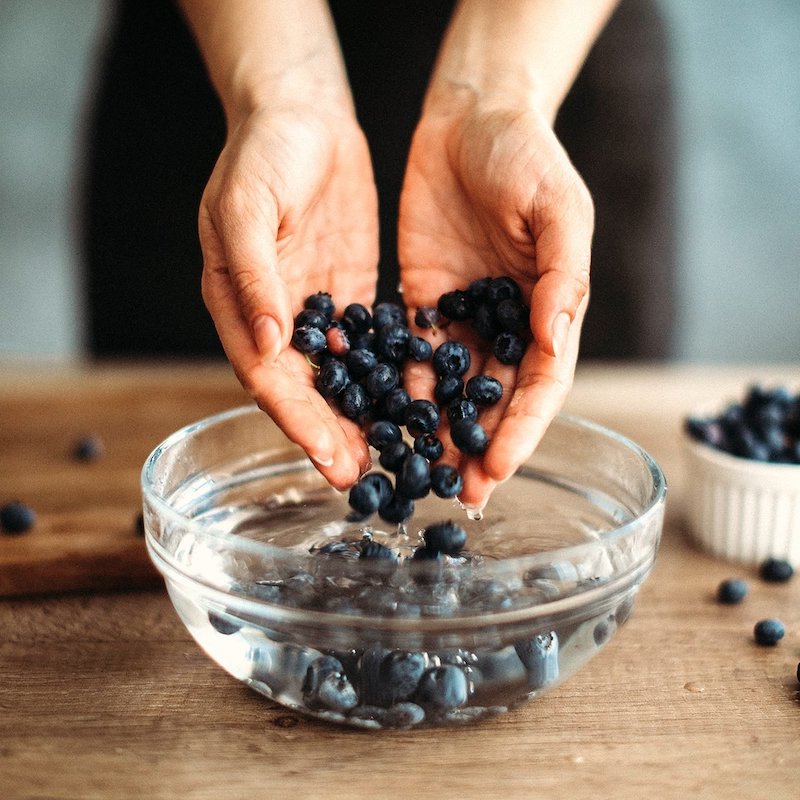 How to wash and store blueberries to keep them fresh & aromatic