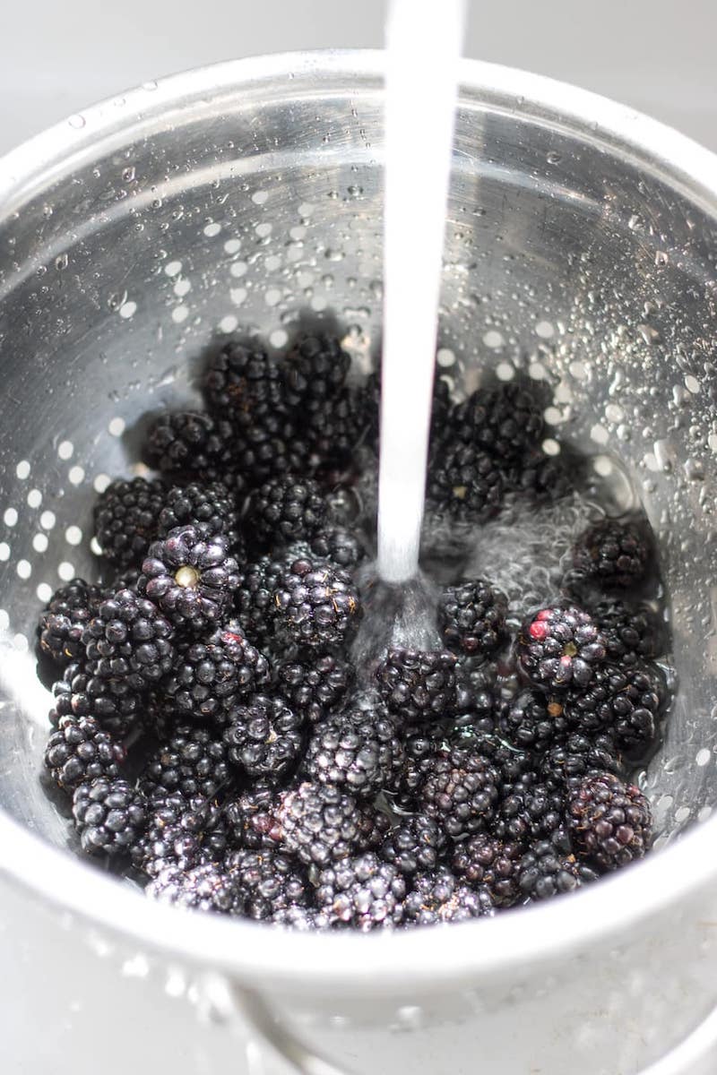 how to wash blackberries before eating