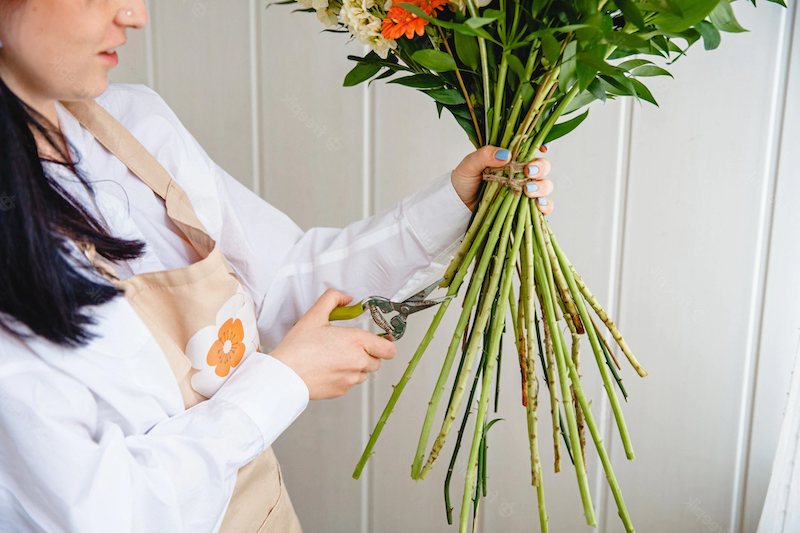 How To Keep Fresh Flowers Alive Longer, According To Florists